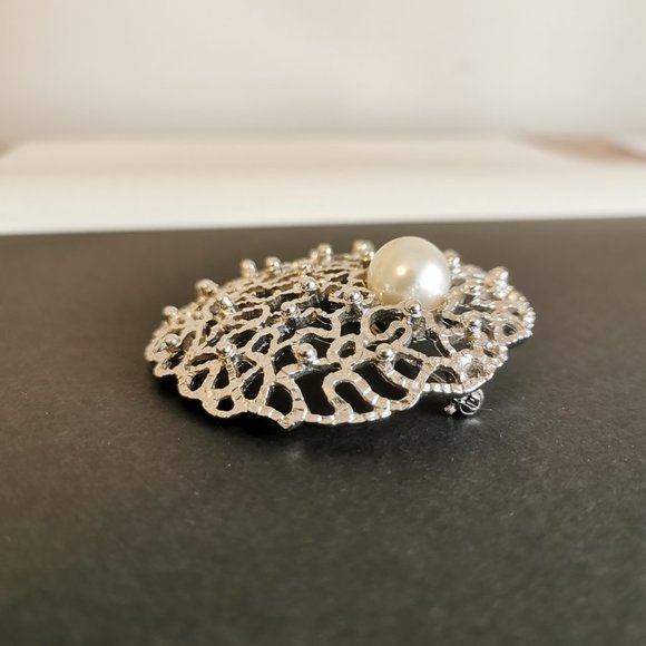 Large Vintage Sarah Coventry Sliver Domed Brooch Pin with Faux Pearl (BS-SC) - Picture 6 of 6